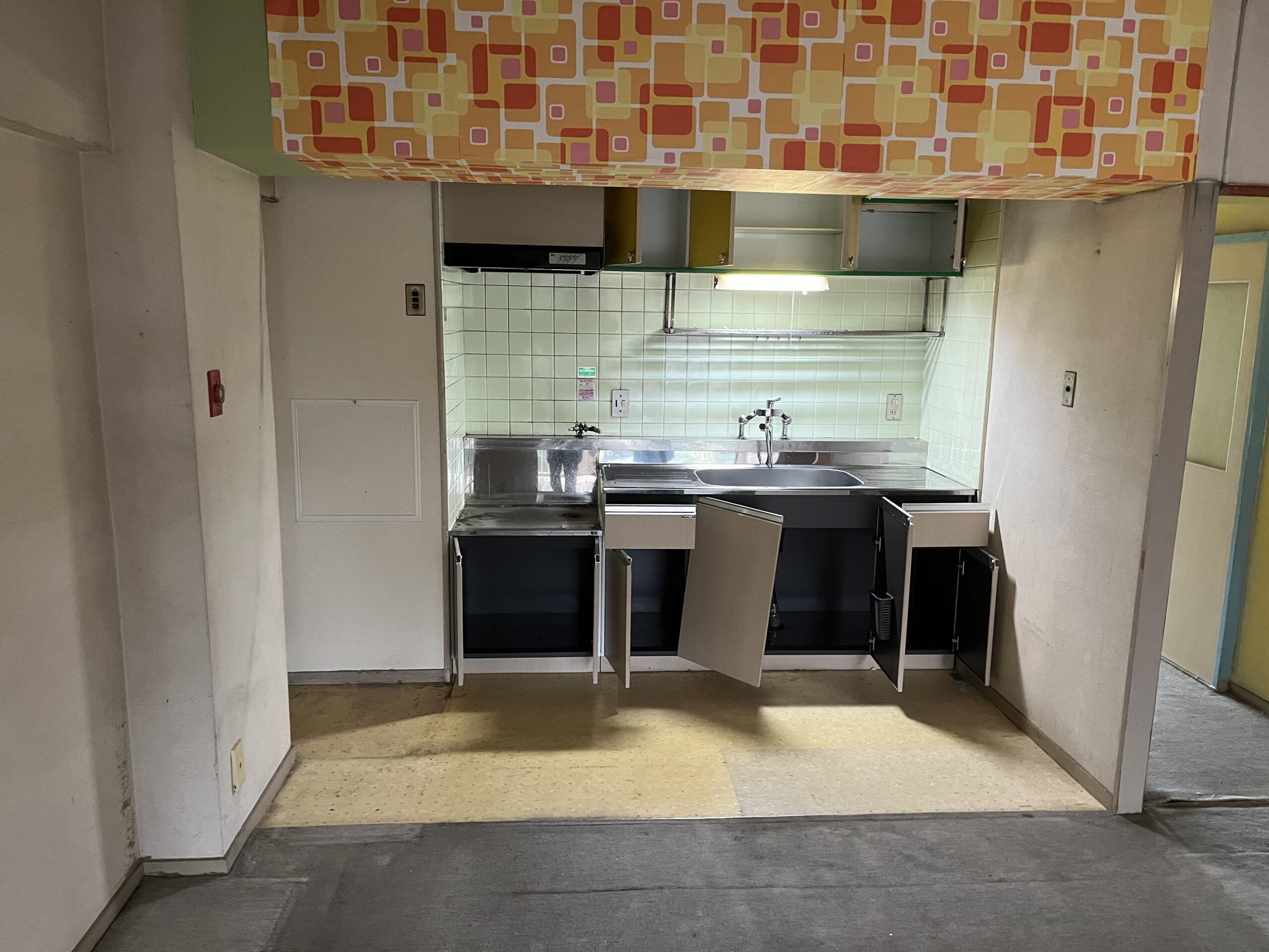 千葉県流山市前ヶ崎_残置物撤去_不動産売却_マンション_4LDK_キッチン_作業後