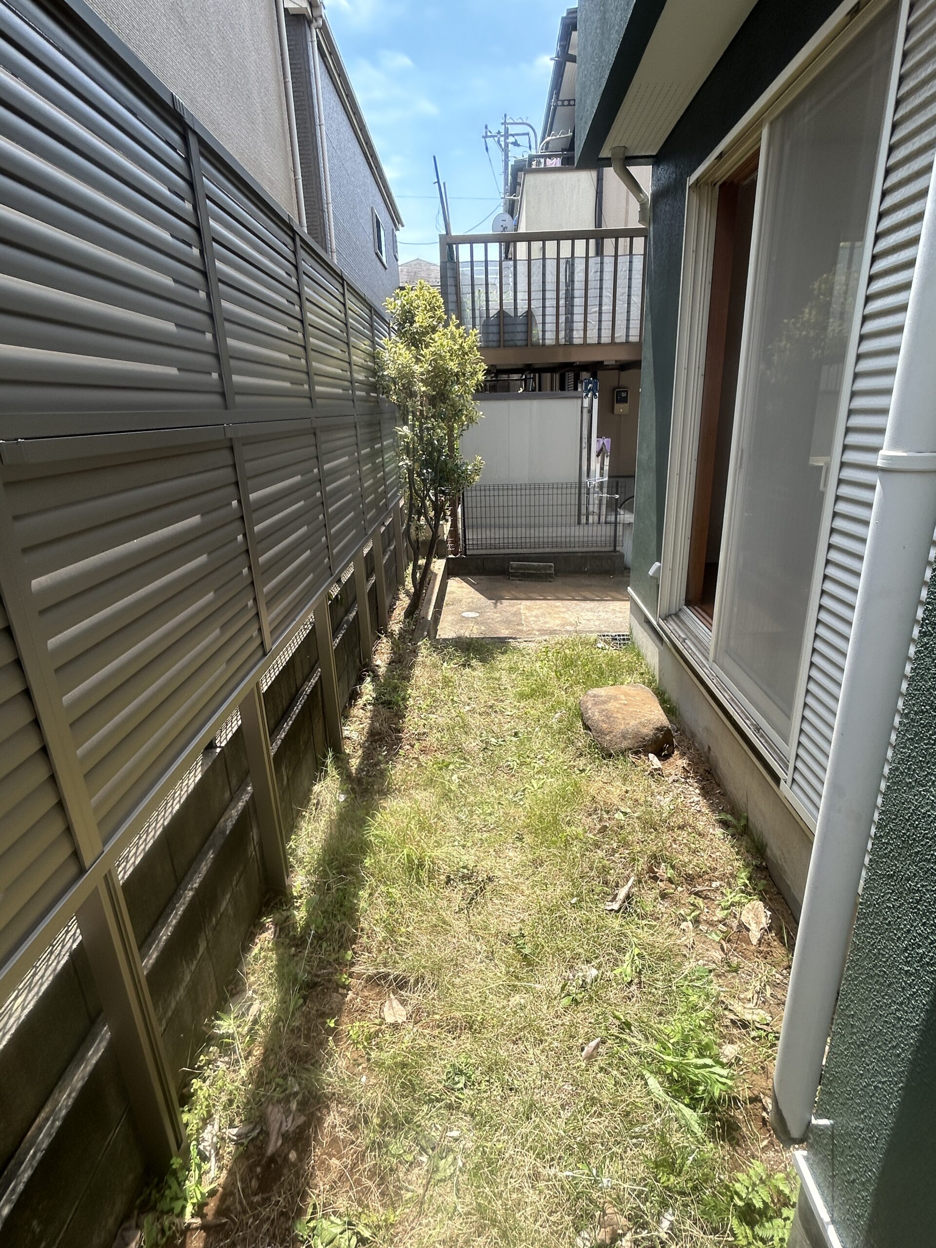 千葉県柏市_残置物撤去_樹木伐採_草刈り_高価買取_不動産売却_一軒家_5LDK_家まわり1_作業後