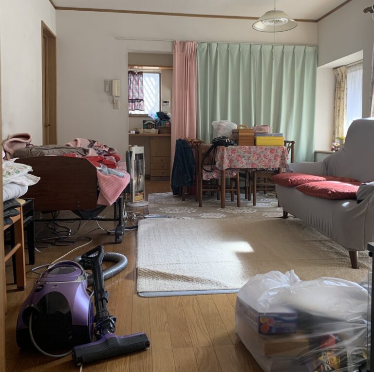 千葉県_佐倉市_残置物撤去_一軒家_6LDKK_リビング_作業前
