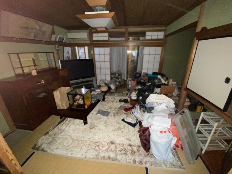神奈川県_横浜市_鶴見区_残置物撤去_一軒家_4LDK_居間_作業前