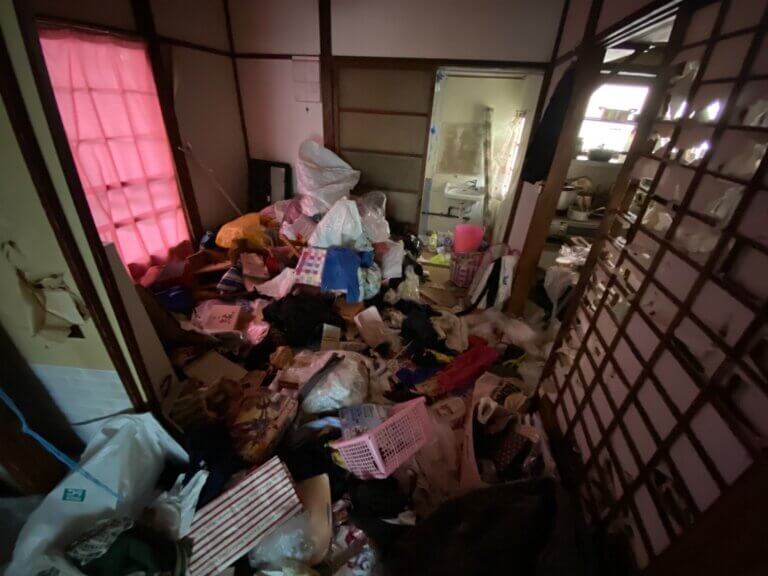 神奈川県_横浜市_中区_ゴミ屋敷清掃_一軒家_2LDK_和室1_作業前