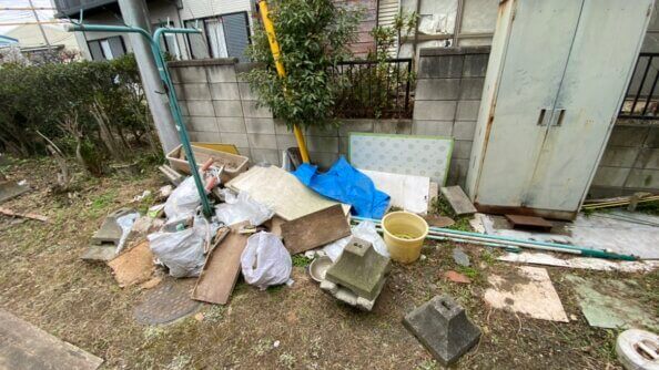 千葉県 草加市 残置物撤去 庭 作業前