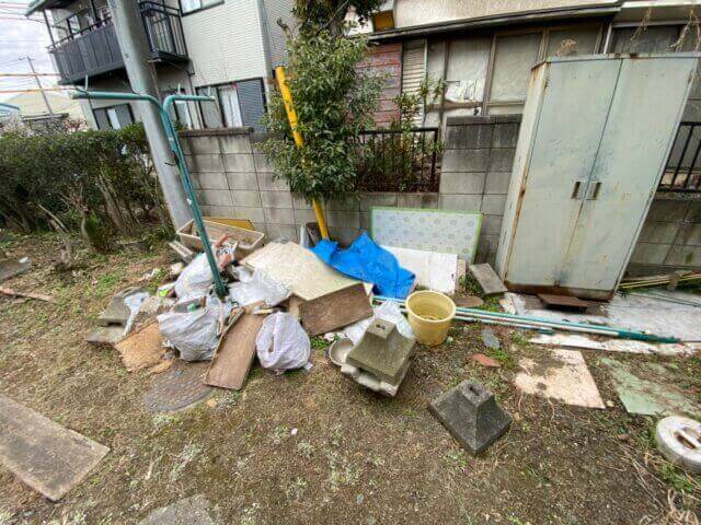 千葉県_草加市_残置物撤去_庭_作業前