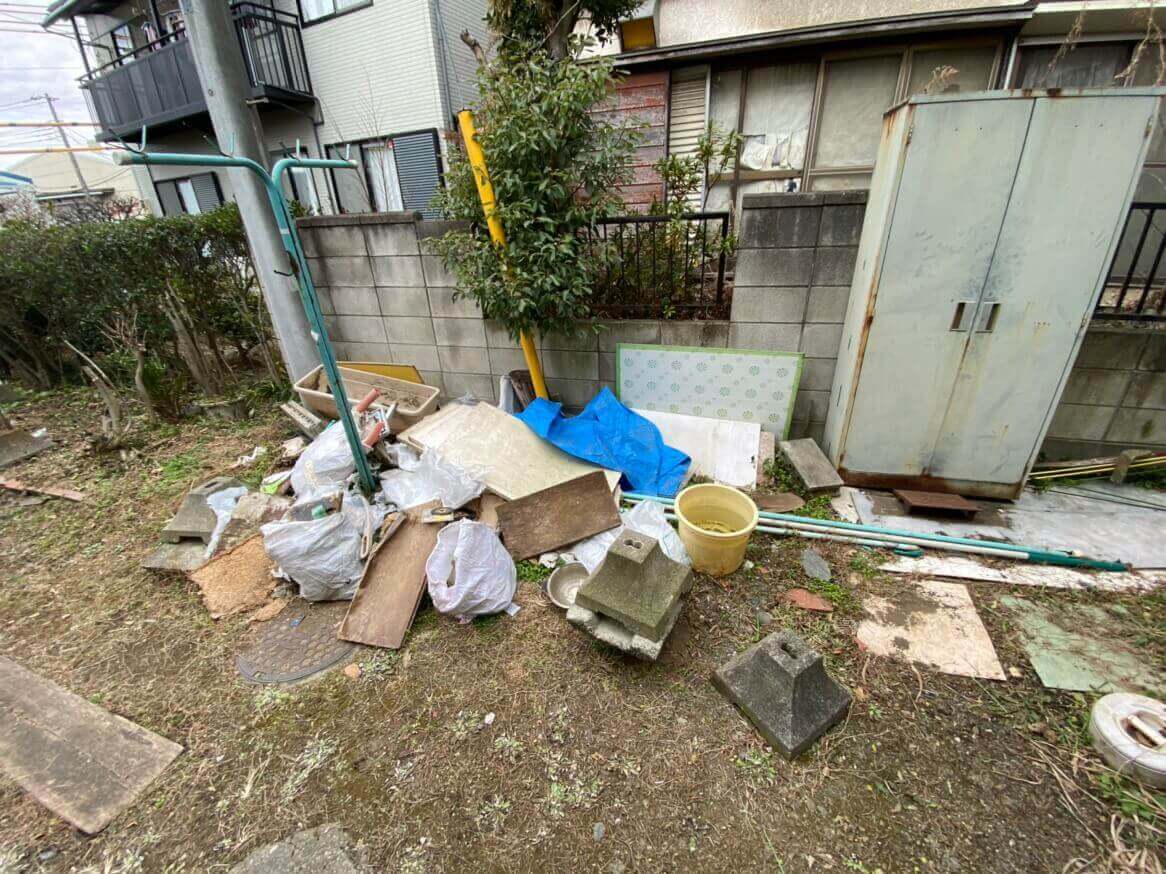 千葉県_草加市_残置物撤去_庭_作業前