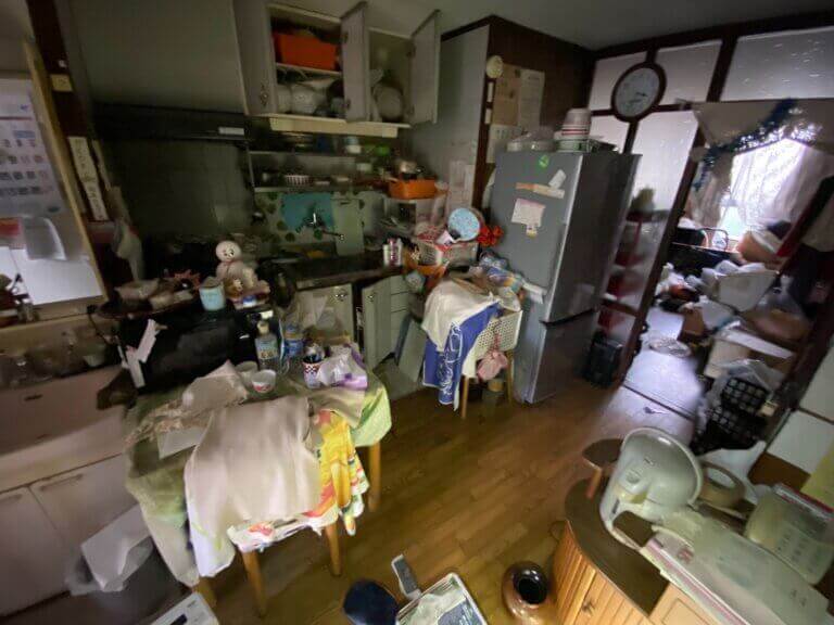東京都_大田区_東雪谷_物屋敷清掃_マンション_3LDK_キッチン_作業前