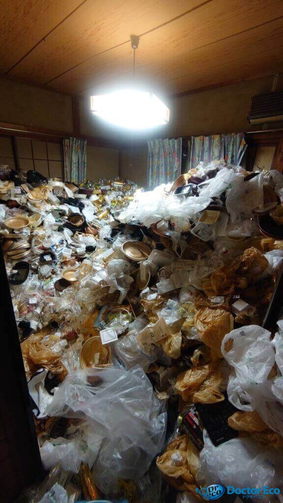 神奈川県_横浜市_保土ヶ谷区_ゴミ屋敷清掃_アパート_2DK_和室_作業前