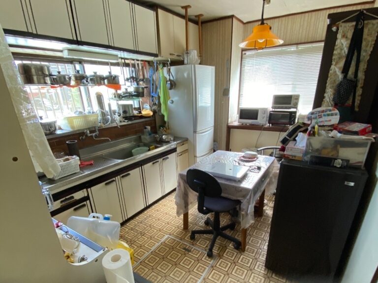 千葉県_柏市_残置物撤去_不用品回収_一軒家_5LDK_ダイニング_作業前