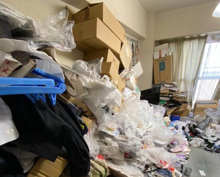 埼玉県_戸田市_ゴミ屋敷清掃_配送サービス_ハウスクリーニング_マンション_1R_リビング1_作業前