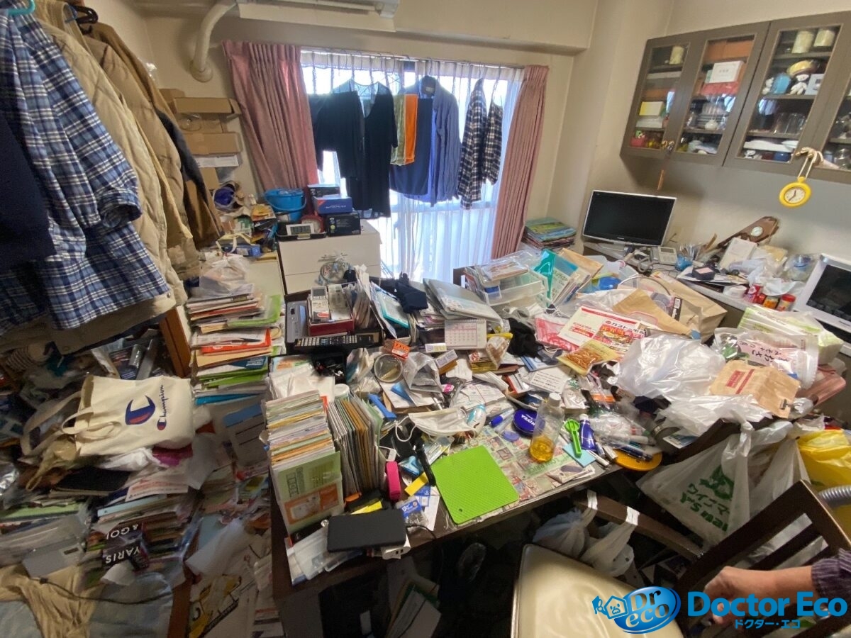 千葉県_船橋市_東船橋_物屋敷清掃_残置物撤去_不動産売却_配送サービス_マンション_3LDK_リビング_作業前