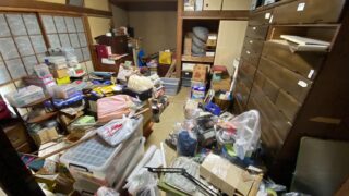 プロが解説】物置・倉庫の捨て方｜売却や自力解体は可能？、処分費用 