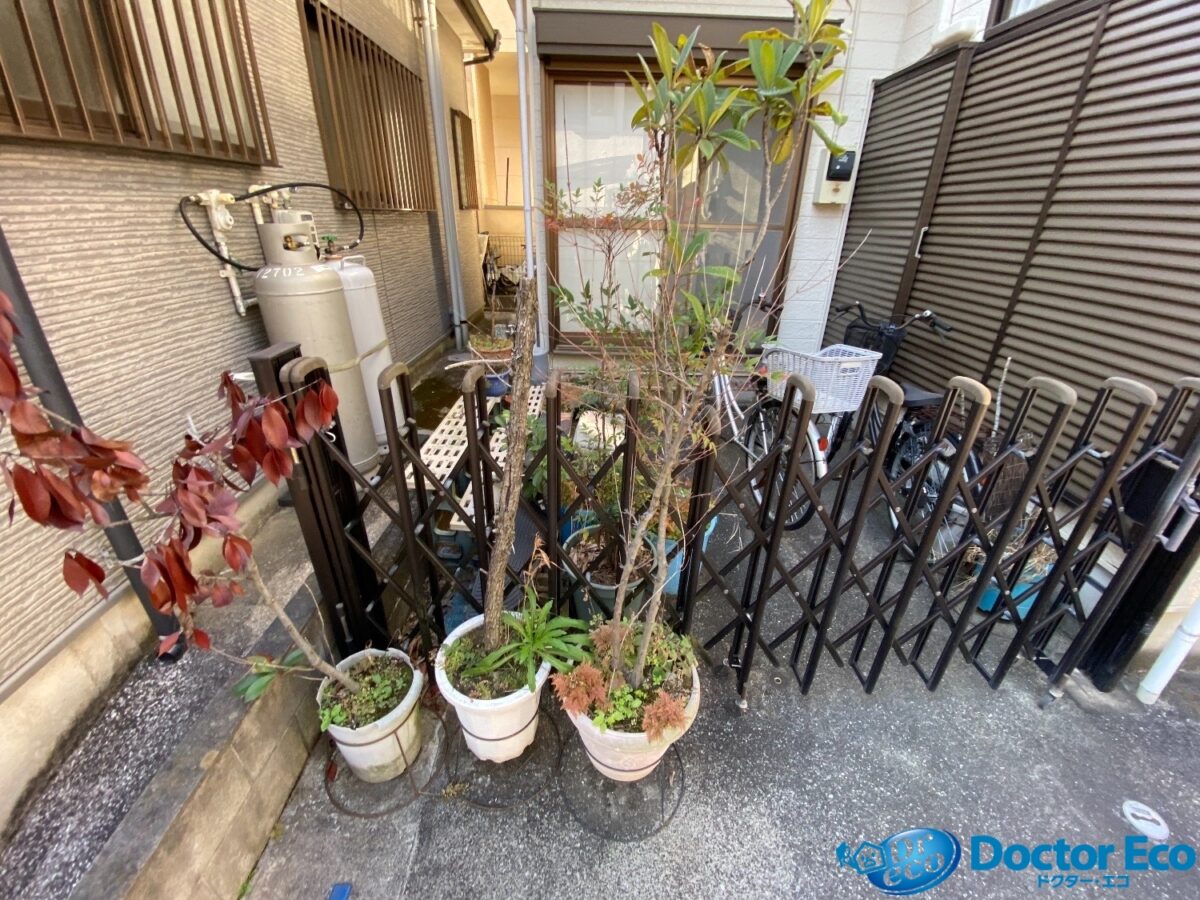千葉県松戸市西馬橋_残置物撤去_不動産売却_一軒家_3LDK_家回り1_作業前