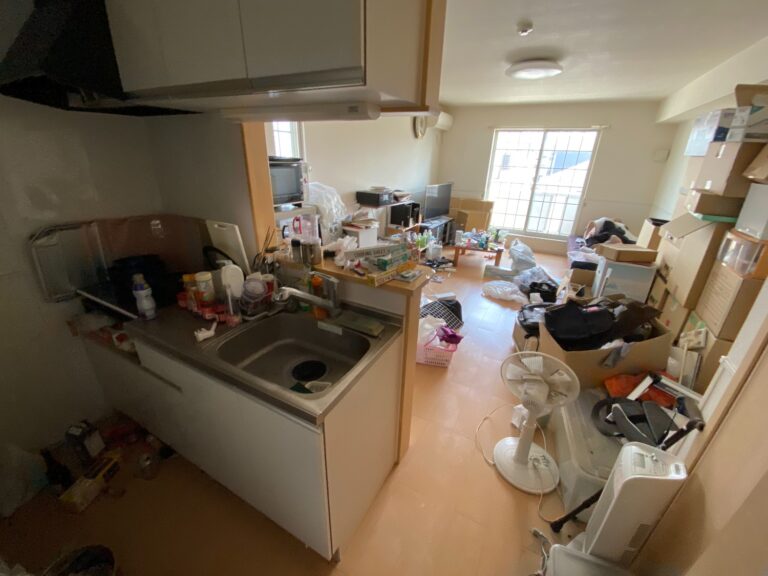 埼玉県吉川市中央_遺品整理_不用品回収_引っ越し_退去_アパート_1LDK_ダイニング_作業前