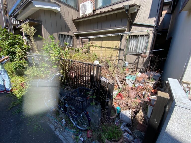 埼玉県川口市芝富士_不用品回収_樹木伐採_家周り_庭_庭1_一軒家作業前