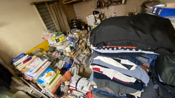 東京都 葛飾区 東金町 引っ越し 退去時 配送サービス 物屋敷 不用品回収 アパート 1LDK キッチン 作業前