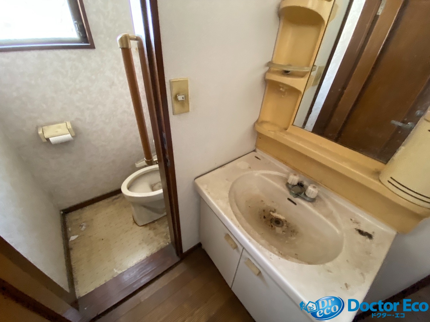 東京都杉並区宮前_残置物撤去_ハウスクリーニング_樹木_草木_伐採_不動産売却_一軒家_5LDK_洗面所_作業前