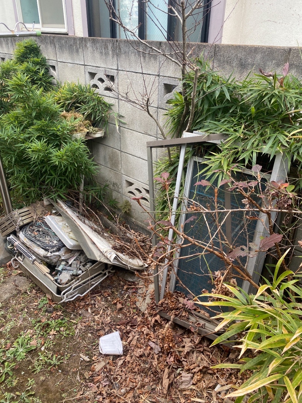 東京都三鷹市_不用品回収_一軒家_庭まわり_不用品5_作業前