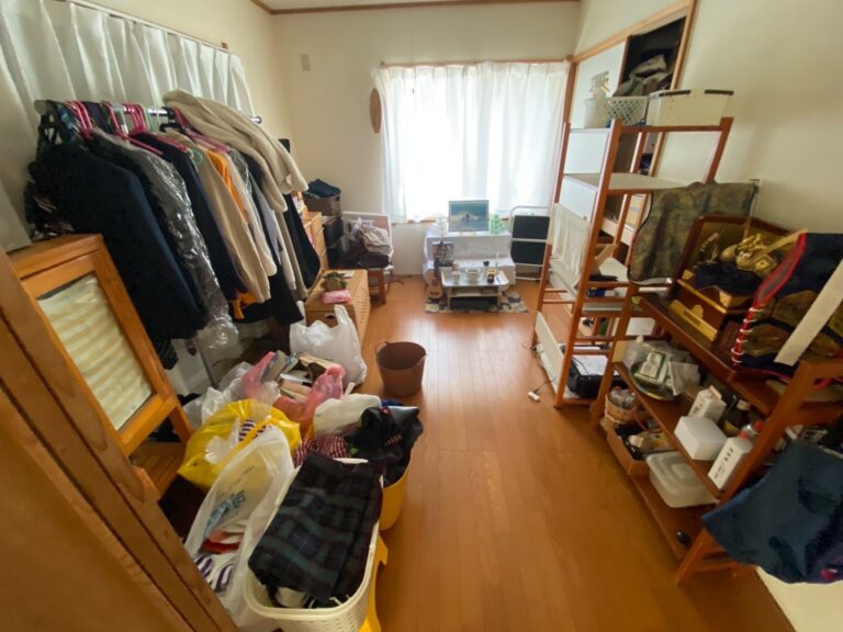 千葉県柏市_残置物撤去_樹木伐採_草刈り_高価買取_不動産売却_一軒家_5LDK_洋室1_作業前