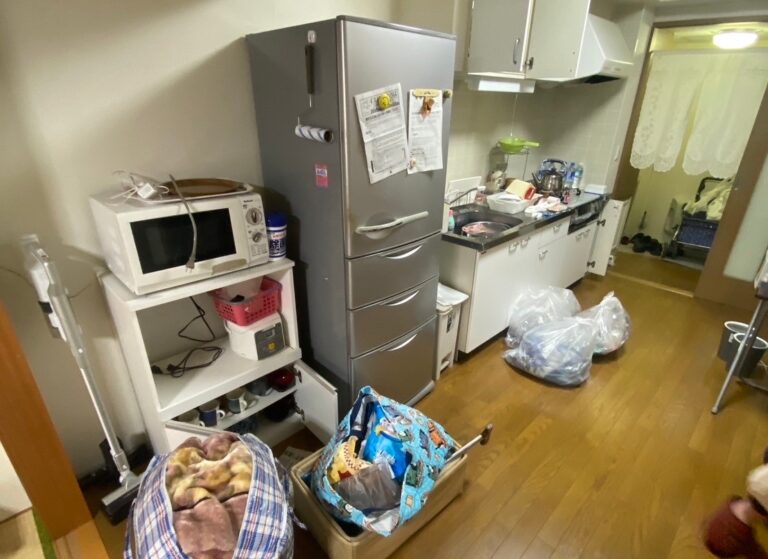 東京都板橋区_残置物撤去_遺品整理_エアコン撤去_引っ越し_退去_団地_都営住宅_2DK_ダイニング1_作業前