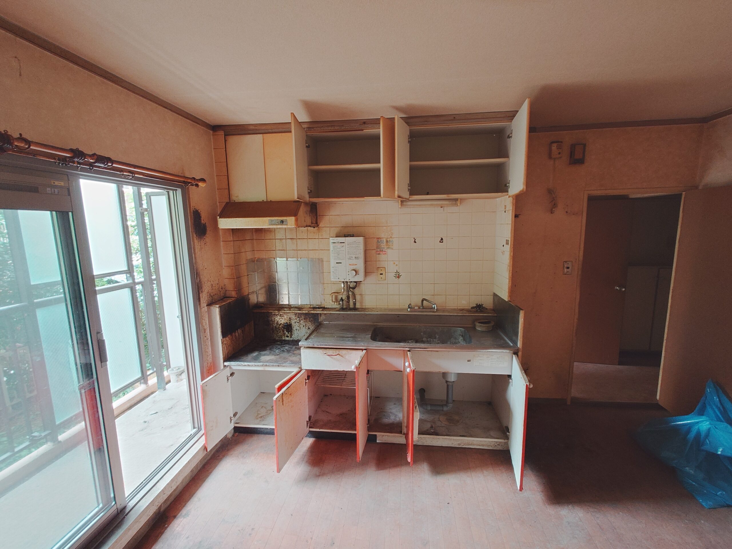 千葉県船橋市_ゴミ屋敷清掃_草刈り_引っ越し_退去時_マンション_4DK_トランクルーム_庭周り_ダイニング2_作業後