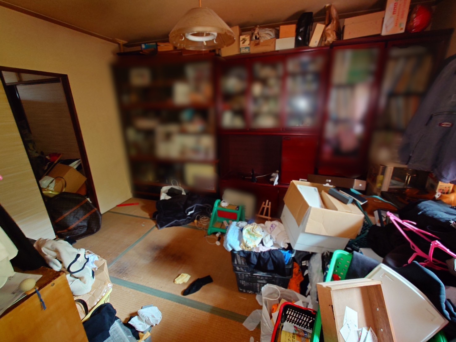 千葉県船橋市_ゴミ屋敷清掃_草刈り_引っ越し_退去時_マンション_4DK_トランクルーム_庭周り_和室1_作業前