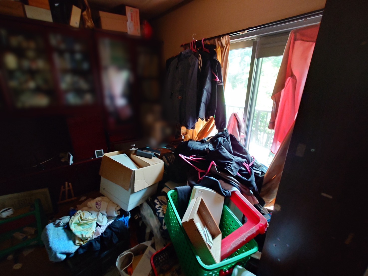 千葉県船橋市_ゴミ屋敷清掃_草刈り_引っ越し_退去時_マンション_4DK_トランクルーム_庭周り_和室2_作業前