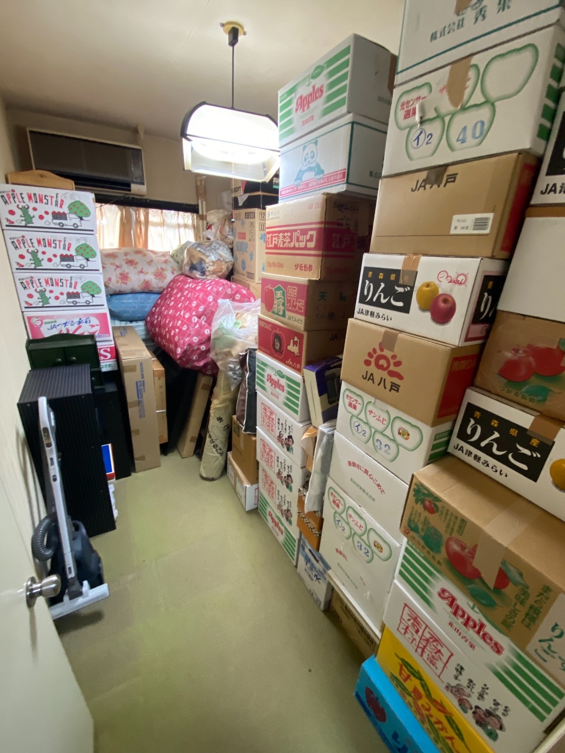 埼玉県桶川市_物屋敷_片付け_不用品回収_仕分け_分別_階段作業_マンション_3LDK_洋室_作業前
