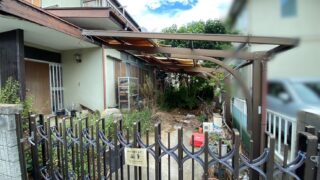 千葉県流山市 不用品回収 物置の解体撤去 庭 草木手入れ 樹木伐採 草刈り 一軒家 外回り 不用品1 作業前