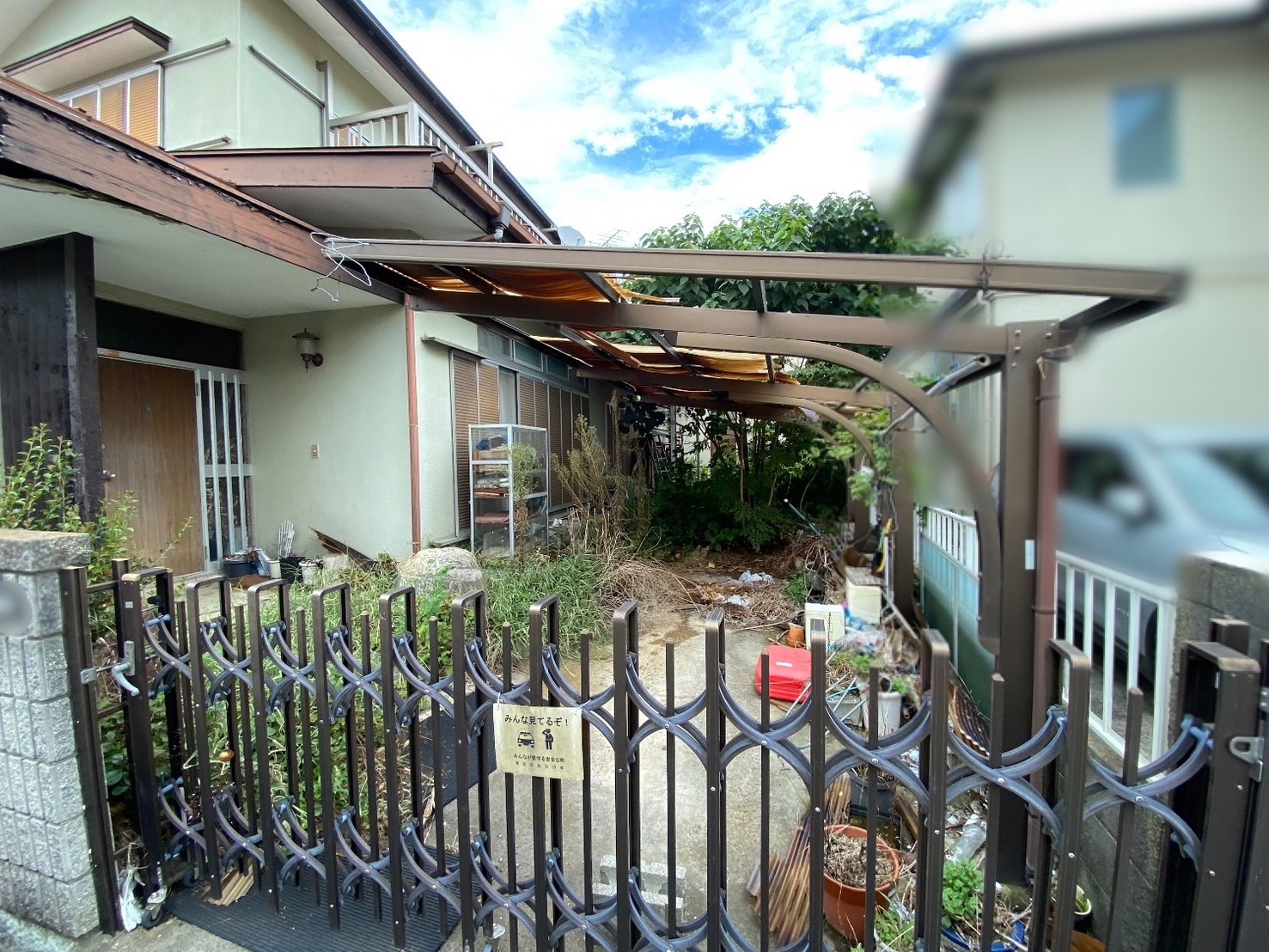 千葉県流山市_不用品回収_物置の解体撤去_庭_草木手入れ_樹木伐採_草刈り_一軒家_外回り_不用品1_作業前
