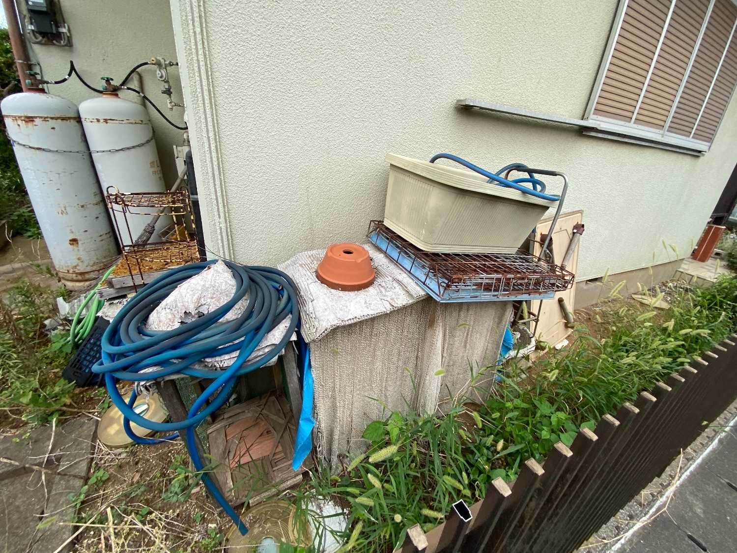 千葉県流山市_不用品回収_物置の解体撤去_庭_草木手入れ_樹木伐採_草刈り_一軒家_外回り_不用品6_作業前