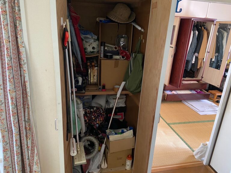 東京都板橋区_残置物撤去_エアコン撤去_引っ越し_退去_団地_2DK_収納2_作業前