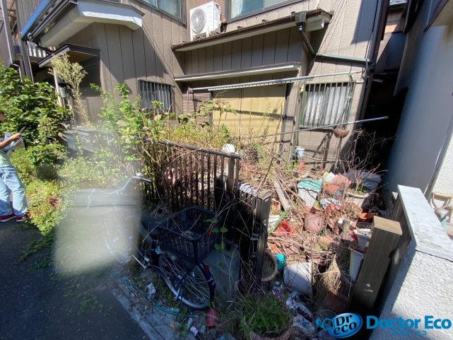 埼玉県川口市芝富士_不用品回収_樹木伐採_家周り_庭_庭1_一軒家作業前